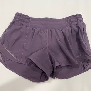 Lululemon hotty hot high rise lined short 2.5”